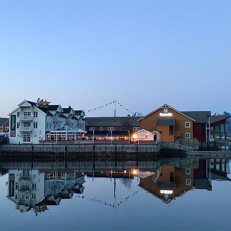 Anker Brygge Hotel Svolvær Exterior foto View of the village