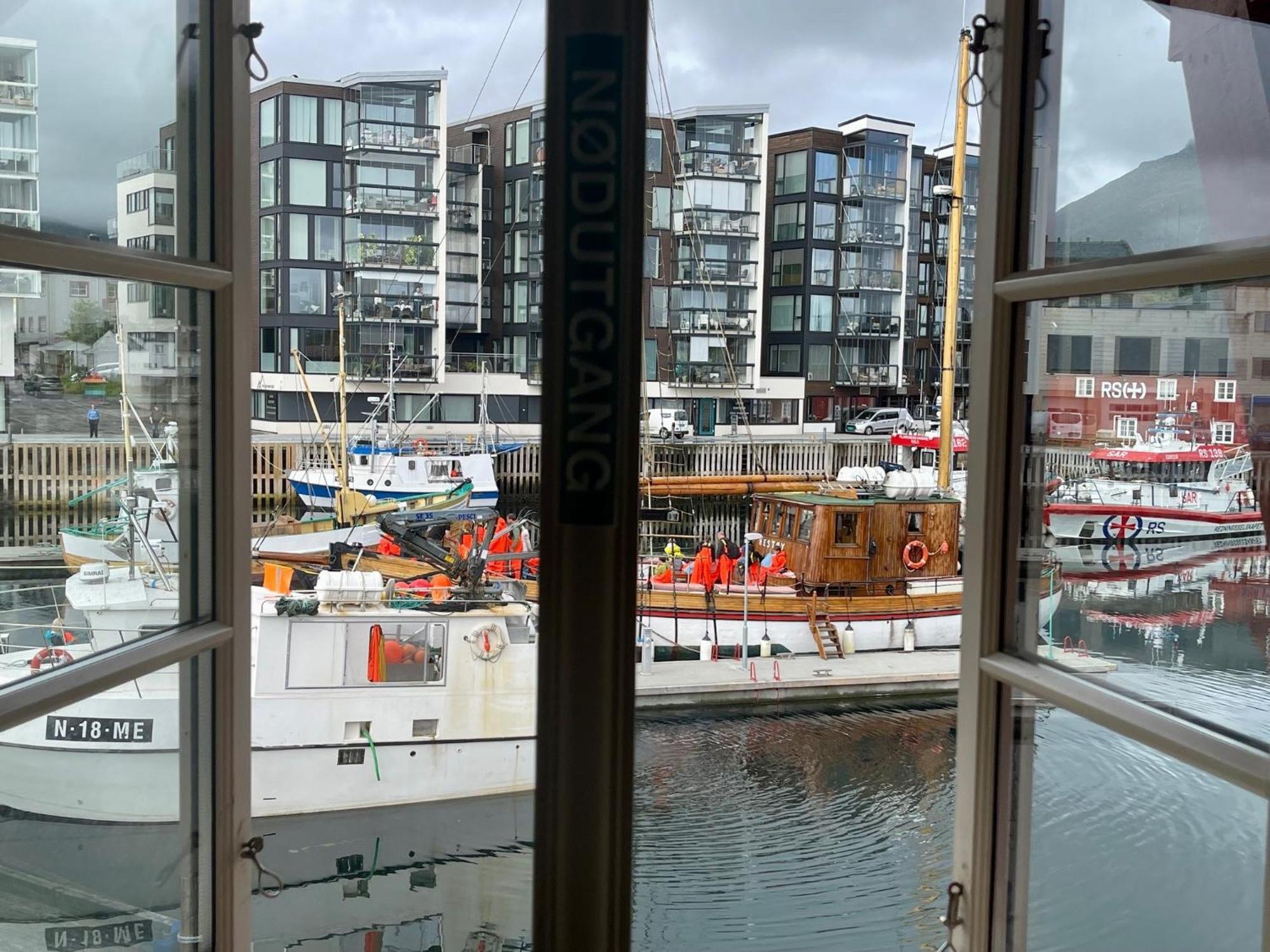 Anker Brygge Hotel Svolvær Exterior foto The view from the window of the 100th floor of the building