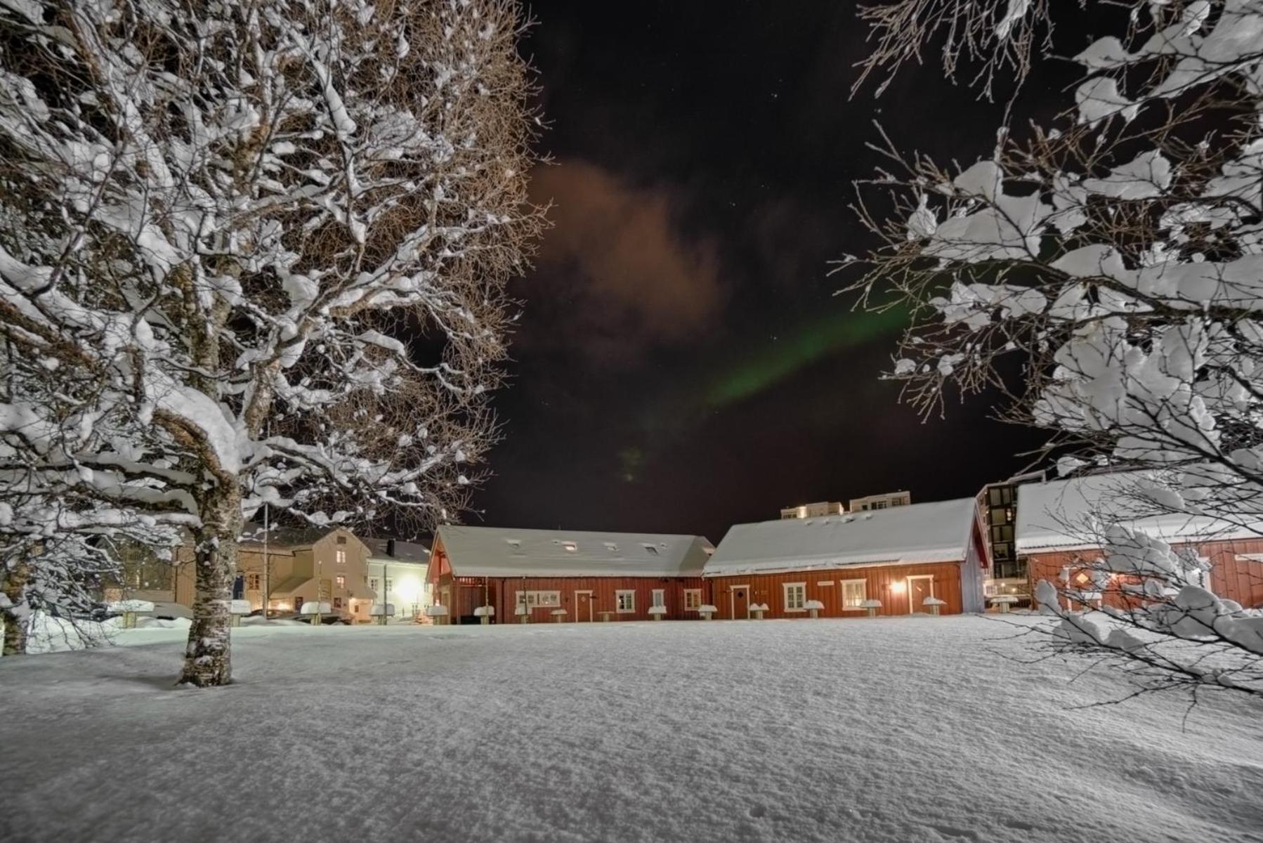 Anker Brygge Hotel Svolvær Exterior foto Aurora Borealis over the Arctic Circle
