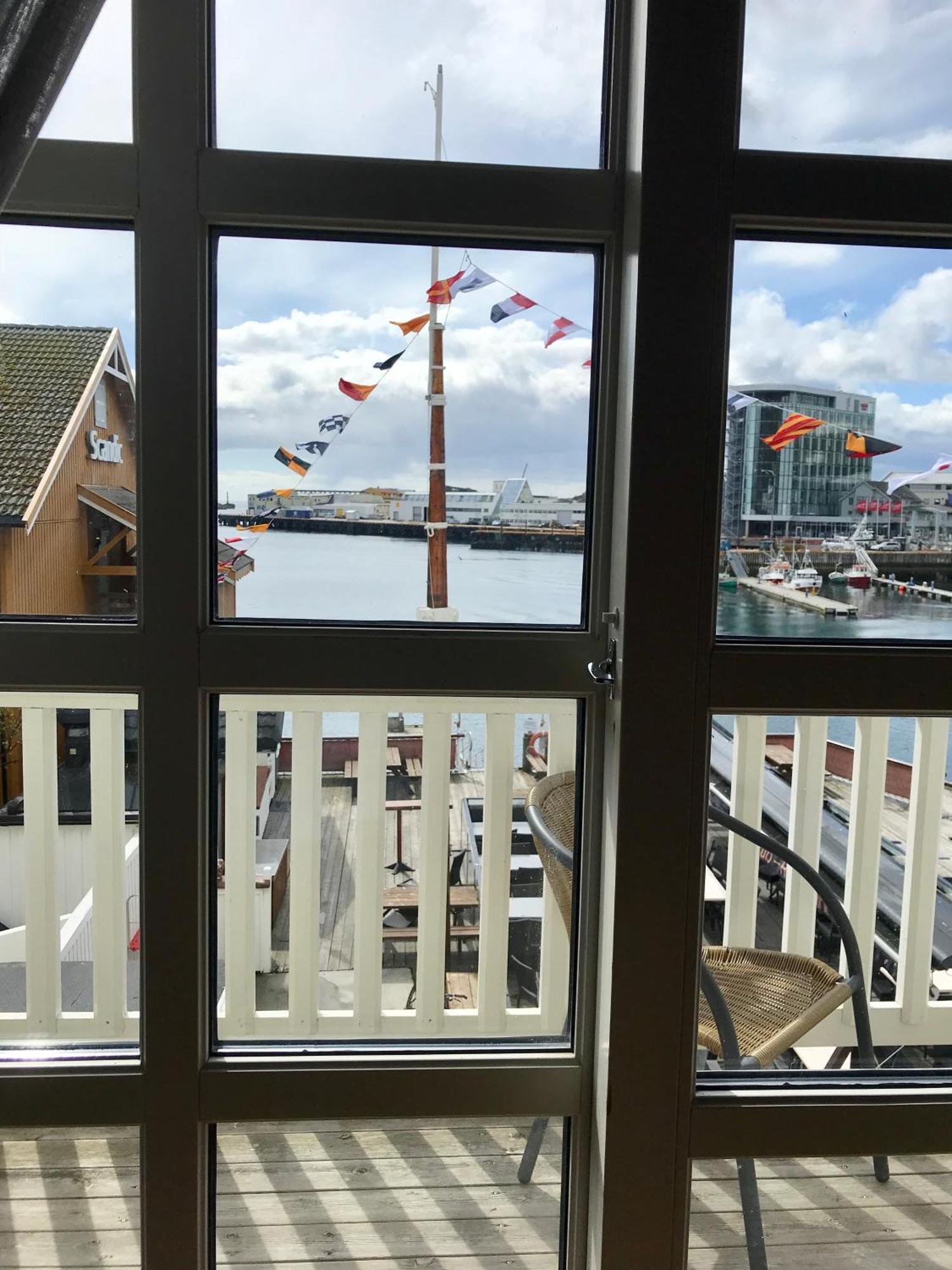 Anker Brygge Hotel Svolvær Exterior foto View of the marina from the apartment