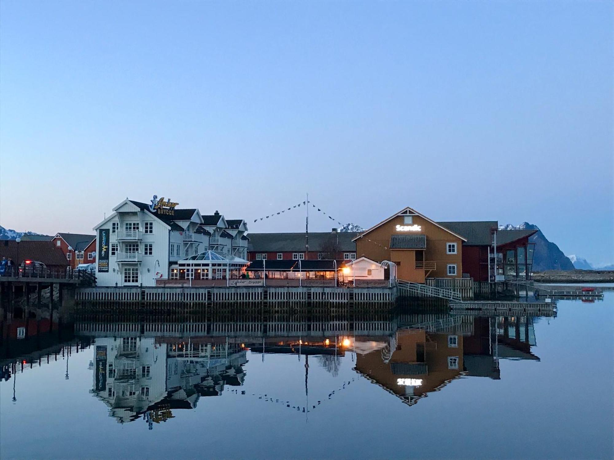 Anker Brygge Hotel Svolvær Exterior foto View of the village