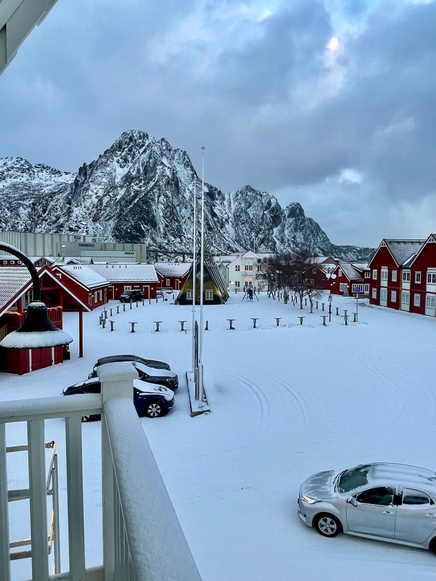 Anker Brygge Hotel Svolvær Exterior foto View of the village